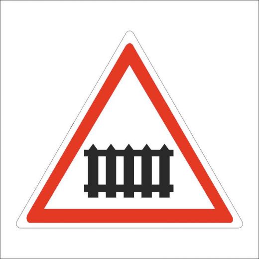 Дорожный знак 1.1 "Железнодорожный переезд со шлагбаумом".