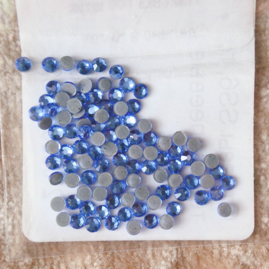 Стразы стеклянные клеевые, цвет Голубой SS6, 100 шт/упак