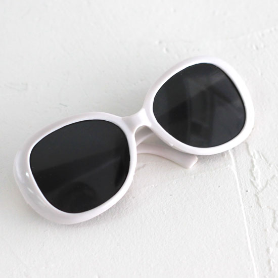 Кукольный аксессуар - очки солнцезащитные белые, 8 см