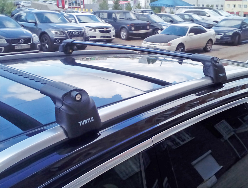 Багажник на крышу Volkswagen Touareg 3 2018-..., Turtle Air 2, аэродинамические дуги на интегрированные рейлинги (черный цвет)