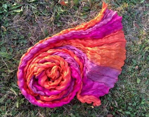 Яркий шарф из жатого натурального шелка. Купить в Москве в интернет магазине