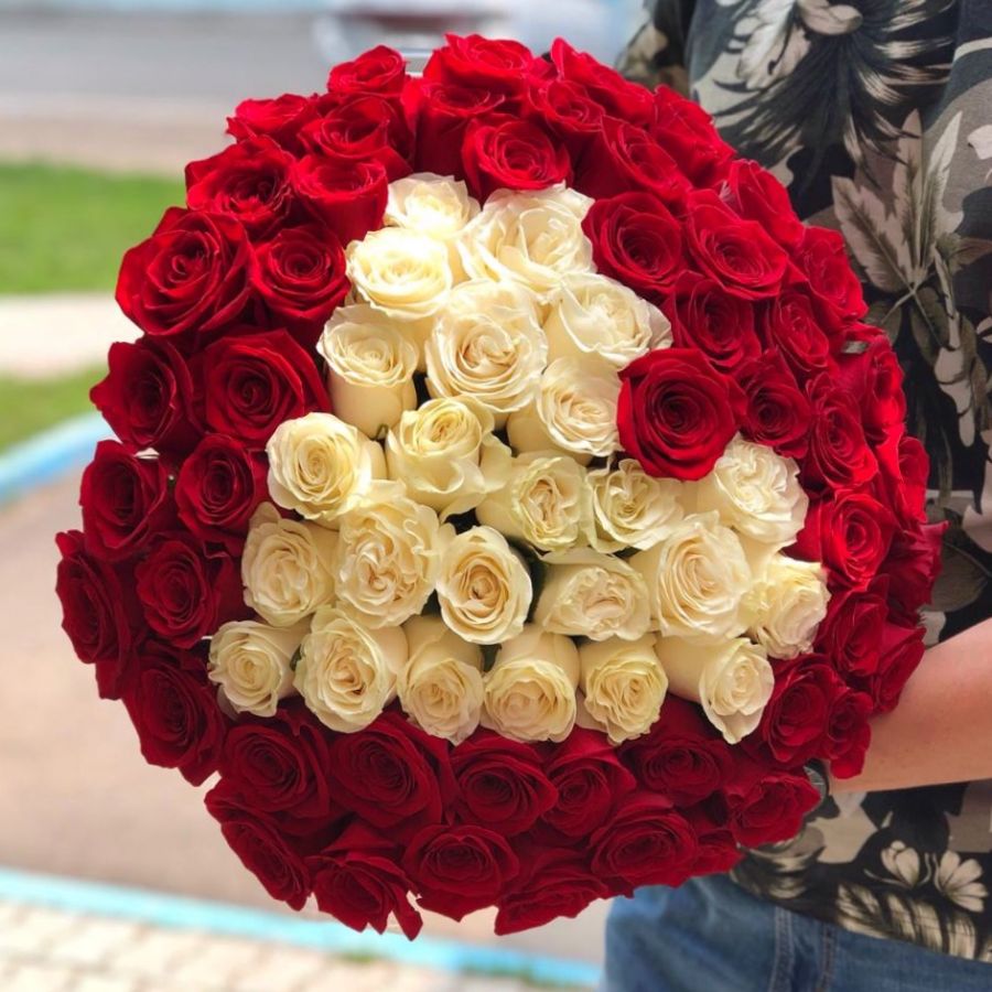 75 роз Эквадор в форме сердца