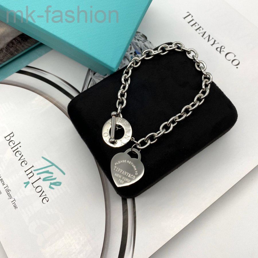 Браслет с подвеской-жетоном Return to Tiffany™ в форме сердца