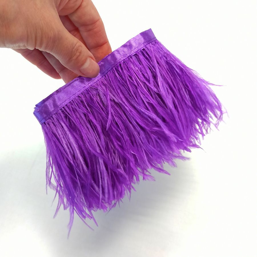 Страусиные перья на ленте, длина пера 8-10 см, цвет светло-фиолетовый, нарезаем от 1 м