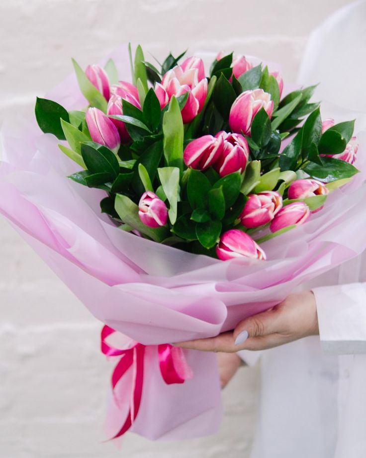 Букет цветов из 19 тюльпанов "Комплимент"