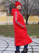Красная женская куртка сшита из высококачественной плащевой не продуваемой ткани.