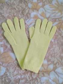 Кашемировые вязаные перчатки для Леди удлиненные с короткой манжетой (100% драгоценный кашемир), цвет светлый лимонный. CASHMERE SHORT CUFF GLOVES PALE LEMON