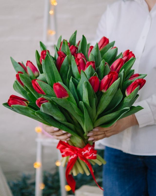 Букет цветов из 45 тюльпанов
