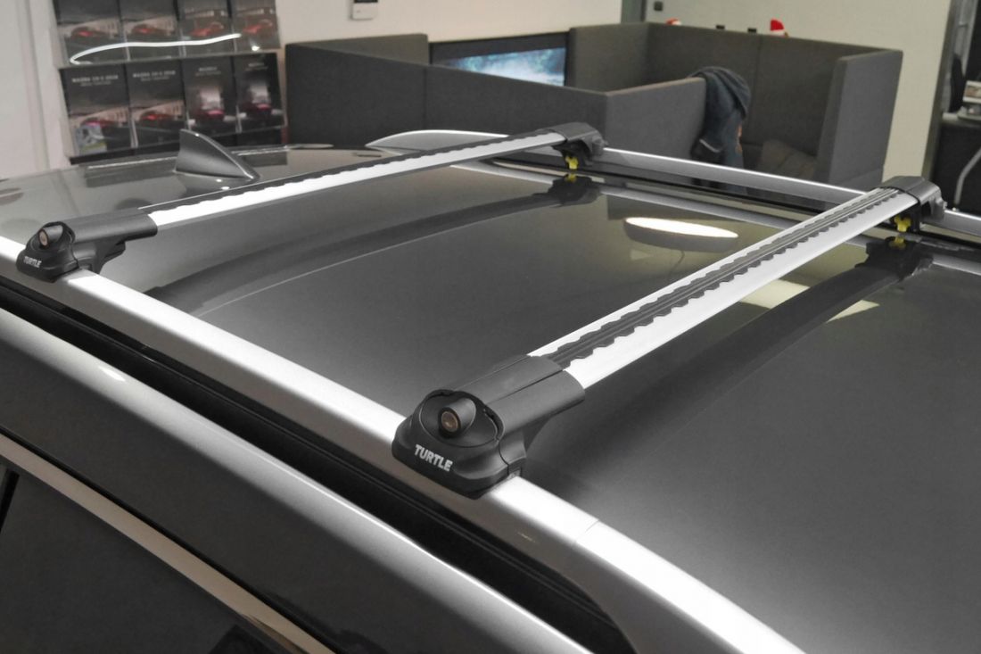 Багажник на крышу Turtle Air 1, аэродинамические дуги на рейлинги (серебристый цвет)