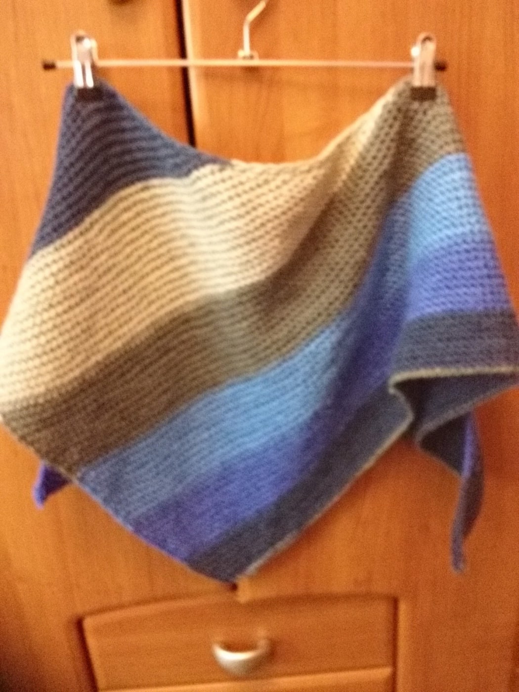 Бактус вязаный (треугольный шарф, шейный платок)