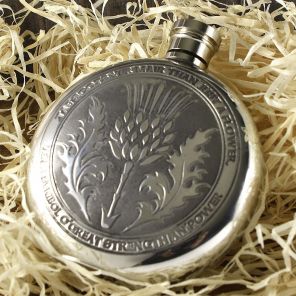 Фляжка круглая из британского пьютера "Чертополох- символ силы и власти"- 6oz Round Tae A Thistle Flask