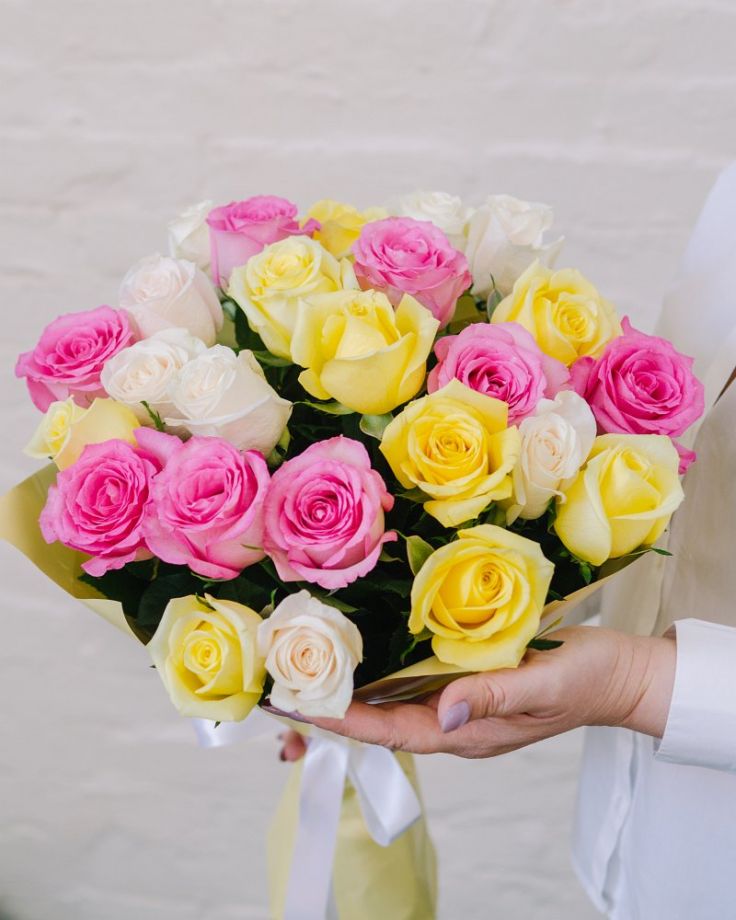 Букет цветов из 25 роз "Самоцветы"