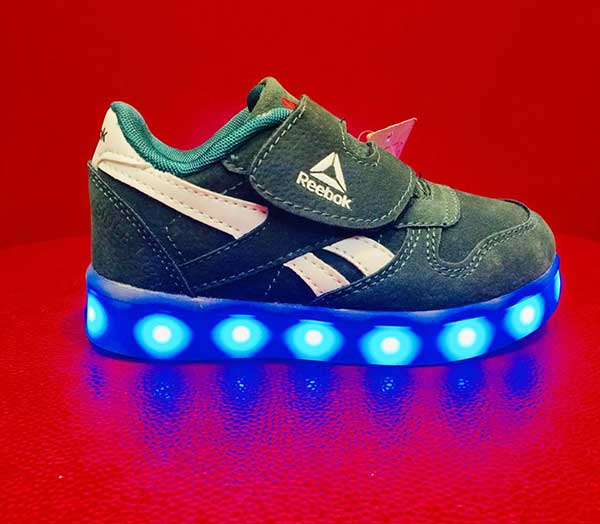 Детские кроссовки со светящейся подошвой