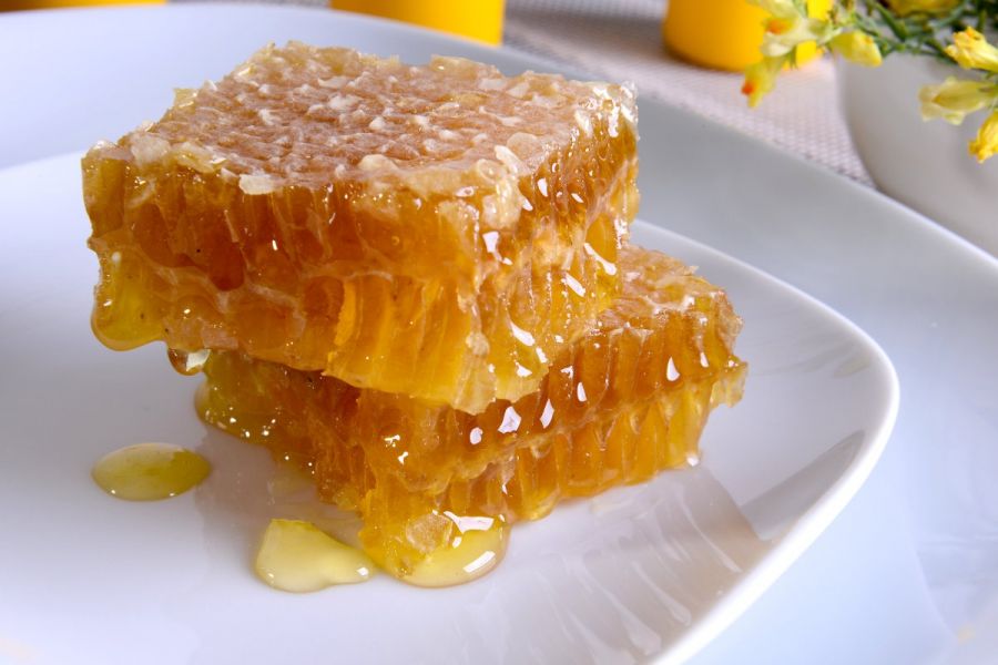 Мёд в сотах (1 кг.)