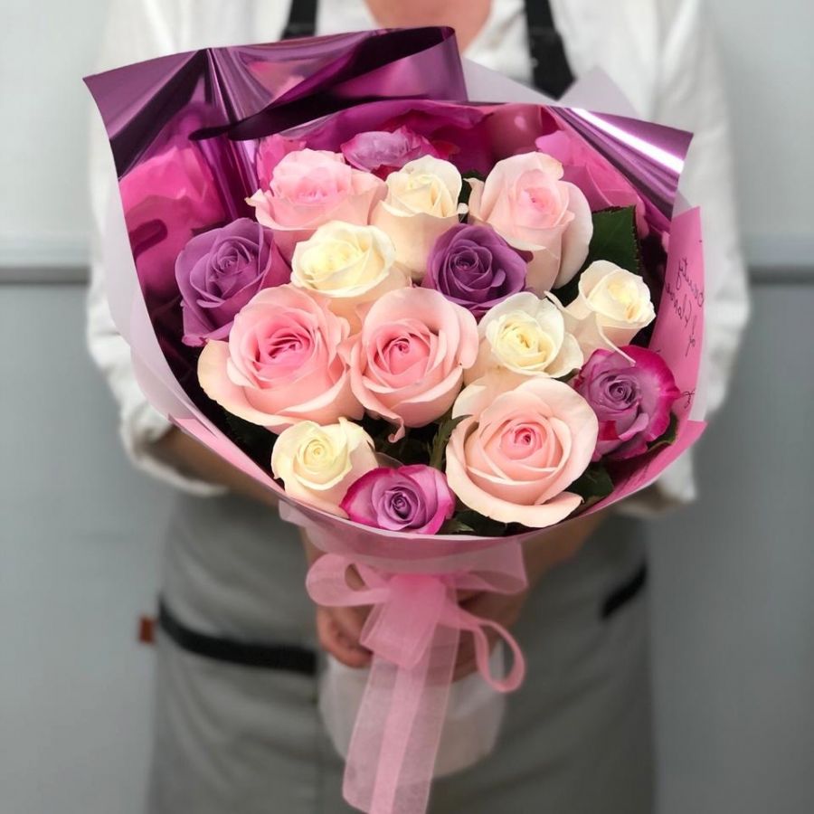 15 роз Эквадор 60 см в красивой упаковке