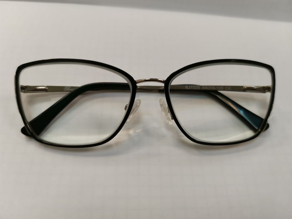 Изготовленные прогрессивные очки