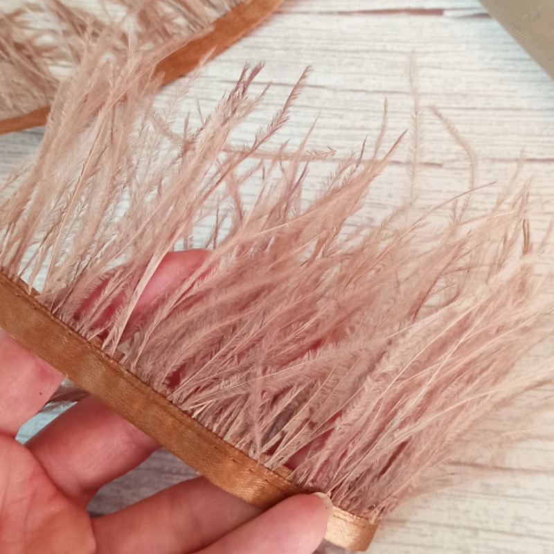 Перья для одежды страусиные натуральные на ленте, длина пера 7-11 см, арт PS052, цвет тёмно-бежевый