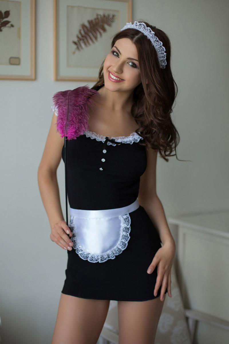 Костюм горничной Candy Girl Fanny (платье, ободок, чокер, фартук,метелка) черно-белый, 2XL Костюм горничной Candy Girl Fanny (платье, ободок, чокер, фартук,метелка) черно-белый, 2XL