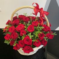 Корзина «51 кенийская роза»