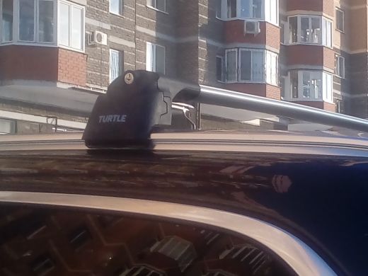 Багажник на крышу Volvo XC60 2017-..., Turtle Air 2, аэродинамические дуги на интегрированные рейлинги (серебристый цвет)
