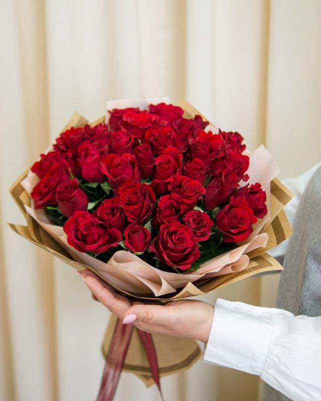 Букет из 35 красных роз "Вивальди"