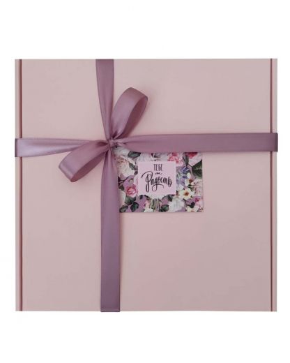 Коробка подарочная, коробка для подарка цвет нежно-розовый 220*220*60 мм с наполнителем тишью и атласной лентой.