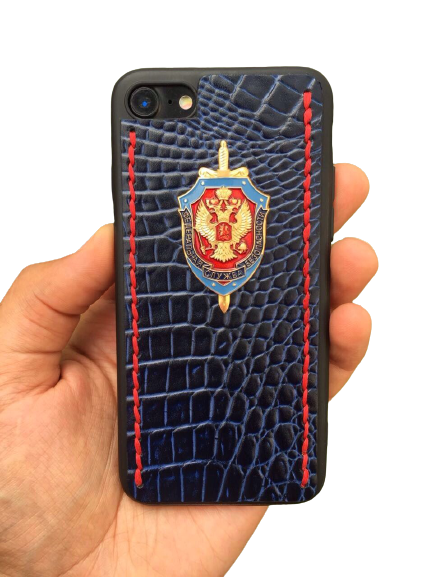 Кожаный чехол-накладка с гербом ФСБ с красными строчками на iPhone