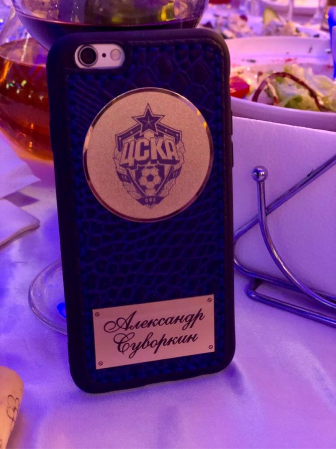 Кожаный чехол-накладка "ЦСКА" с именной гравировкой на iPhone