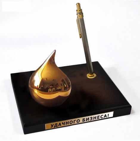 Капля нефти-настольный сувенир (подставка для ручки)