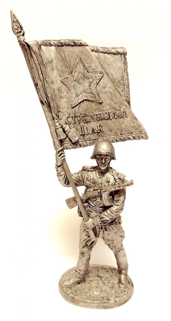 Фигурка Старшина Красной армии с полковым знаменем олово