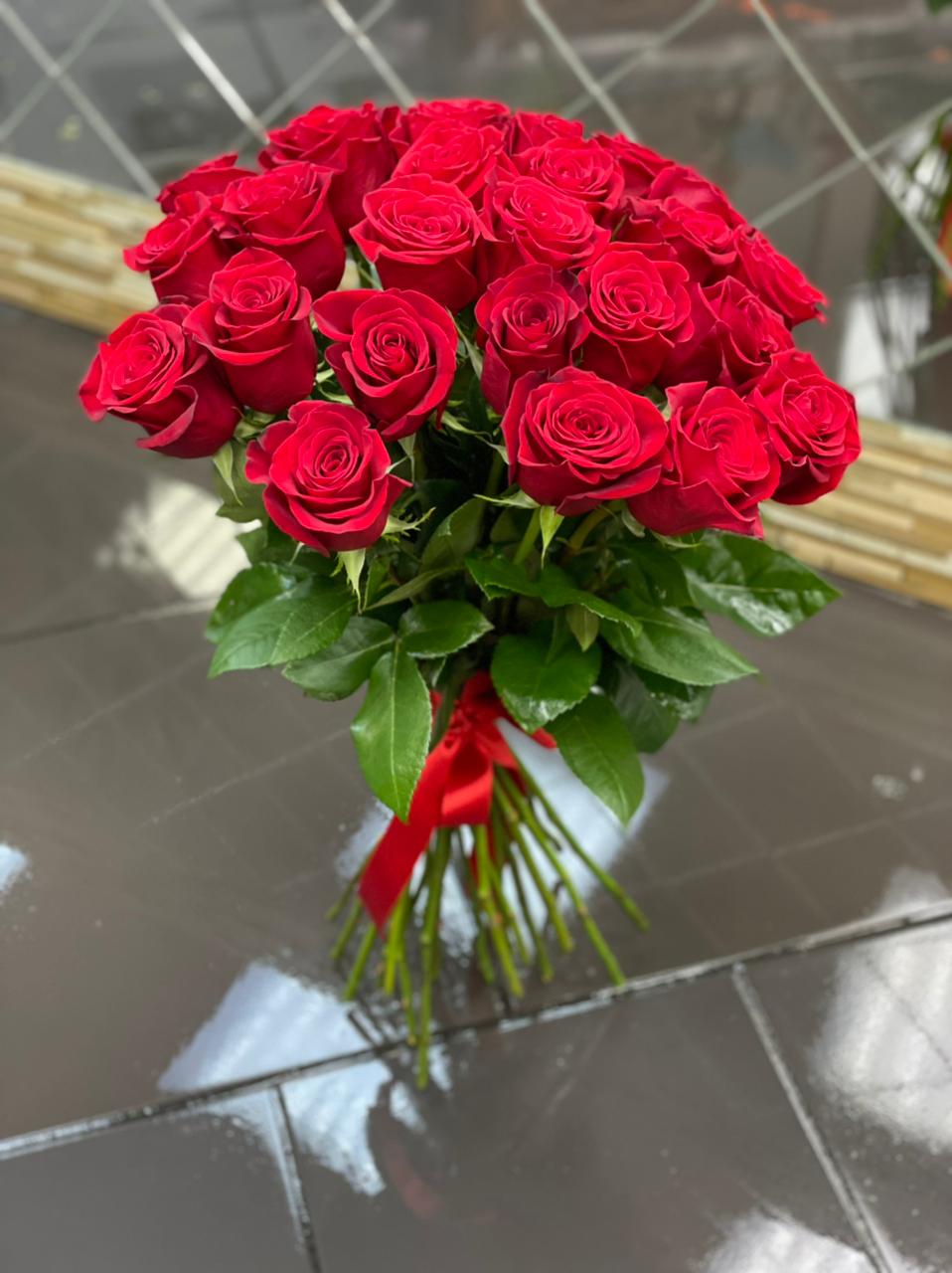 Букет из 25 роз красных эквадорских
