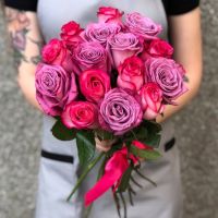 15 розово-сиреневых роз