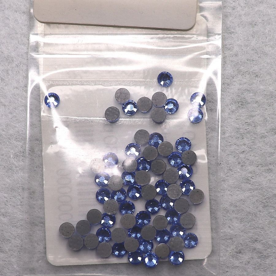 Стразы стеклянные клеевые, цвет Голубой, SS10, 70 шт/упак