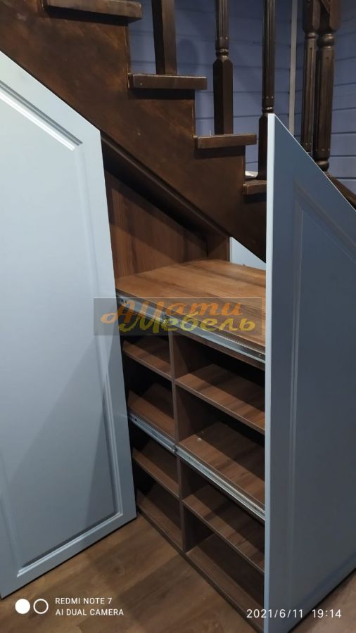 Шкаф под лестницу