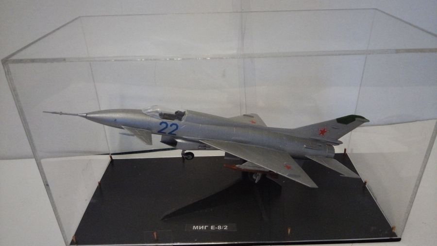 Советский истребитель МИГ-8 Е/2 в масштабе 1/72