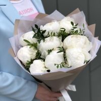 11 БЕЛЫХ пионов в красивой упаковке