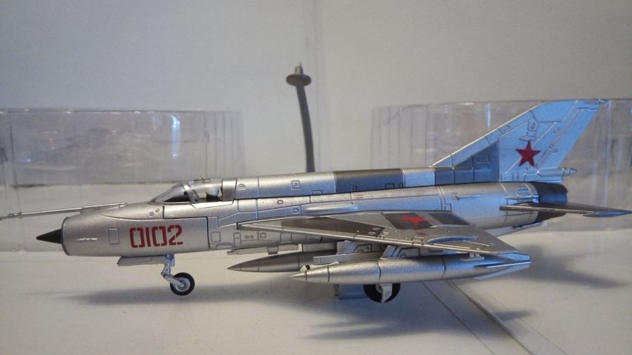 Советский истребитель МИГ-21 в масштабе 1/72