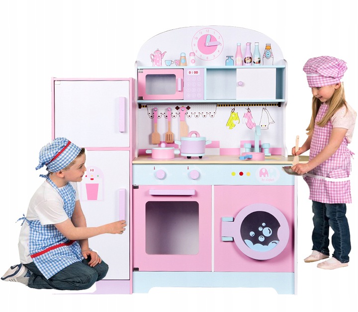 Детская деревянная кухня,с холодильником и стиральной машинкой.