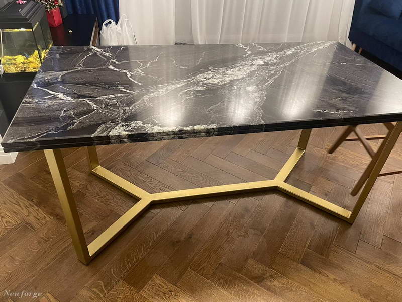 Подстолье металлическое для стола в современном стиле