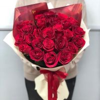 АКЦИЯ! 25 красных роз в стильной упаковке