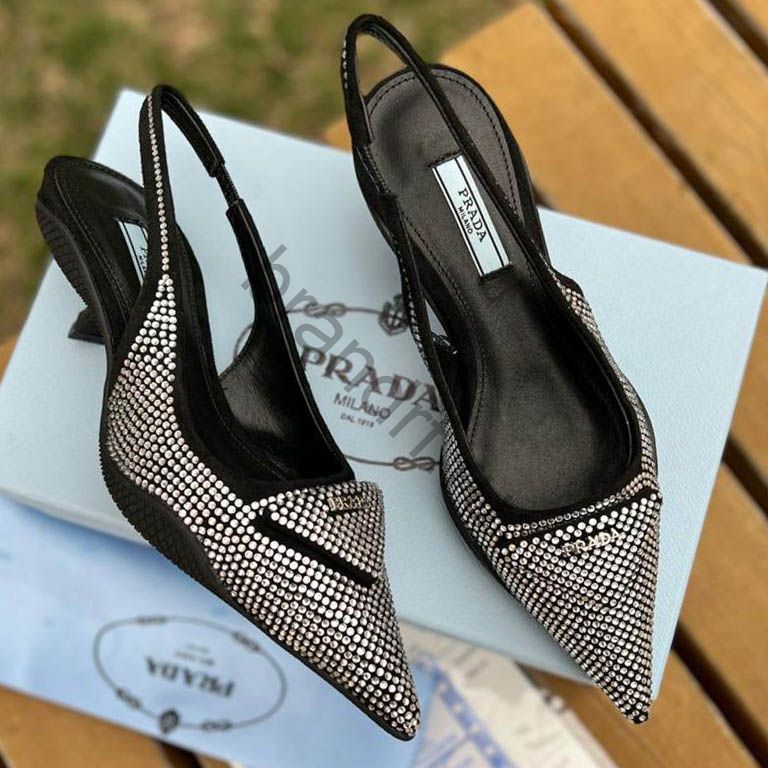 Женские туфли со стразами Прада (Prada) кожаные недорого купить в интернетмагазине в Москве. Копии и реплики качества Люкс