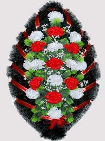Фото Ритуальный венок из искусственных цветов #8 красно-белый из гвоздик и зелени