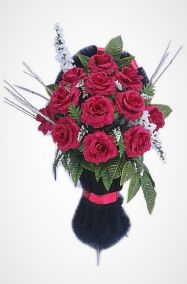 Фото Ритуальная корзина "Полуваза №2" алые розы, гладиолусы и зелень