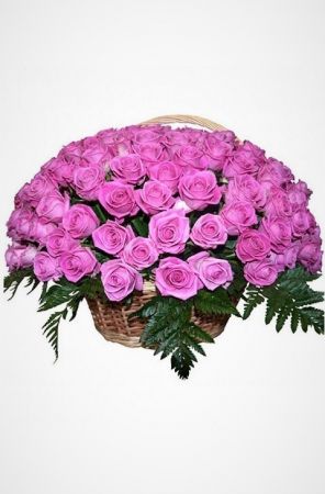 Фото Ритуальная корзина из живых цветов 50 розовых роз с папоротником