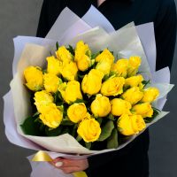 Монобукет из 25 желтых роз 40 см (кенийских) в оформлении