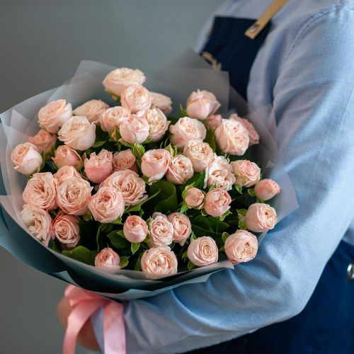 Букет пионовидных кустовых роз