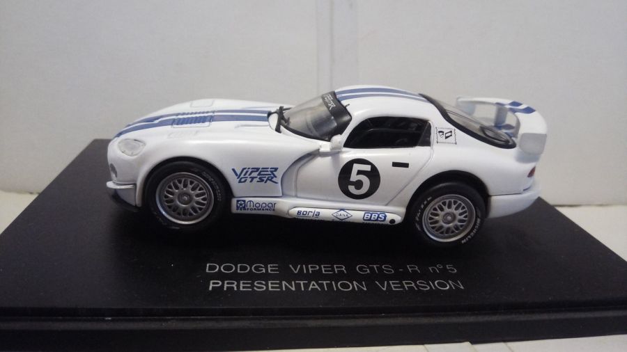 Dodge Viper GTS-R (Universal Hobbies) 1/43
