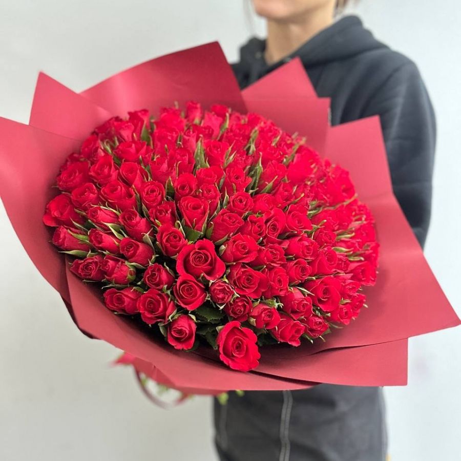 Розы Кения Акция 101 шт красные в упаковке