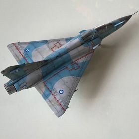 Сборная модель истребитель Dassault Mirage 2000 1:72