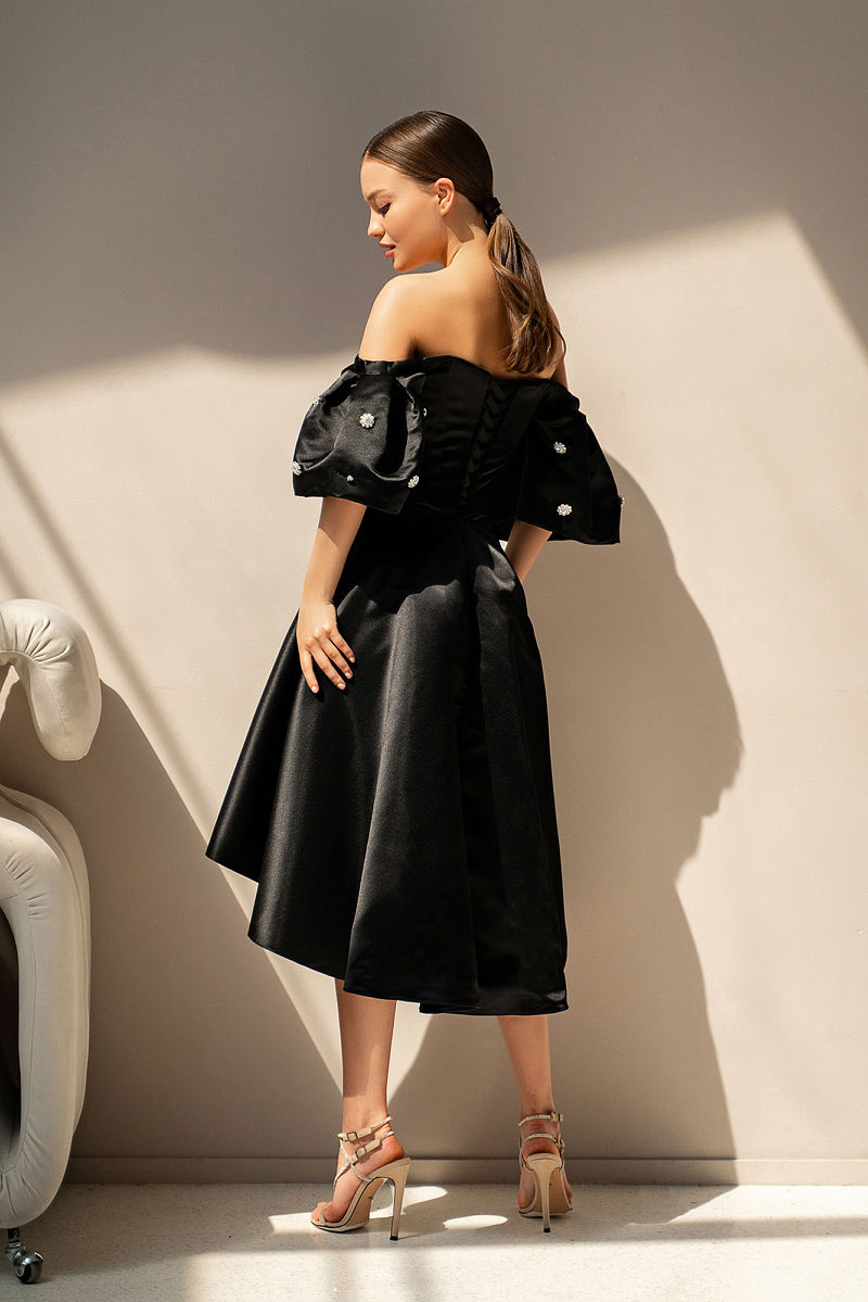 Черное вечернее платье без бретелек с асимметричной юбкой Арт.683